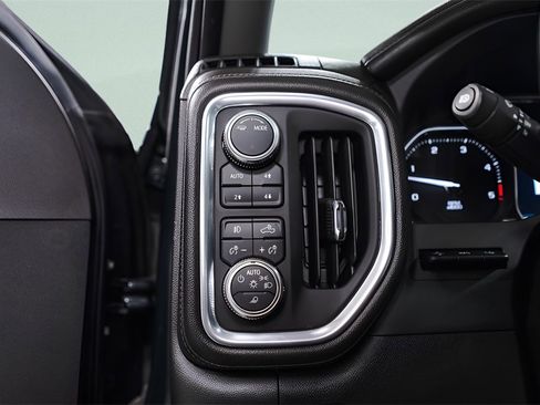 Used 2022 GMC Sierra 3500 Denali w/ Denali Ultimate Package image 19