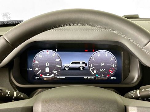 Used 2025 Land Rover Defender 110 X-Dynamic SE image 10
