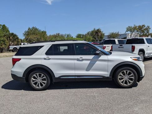 Used 2021 Ford Explorer XLT w/ Equipment Group 202A image 8