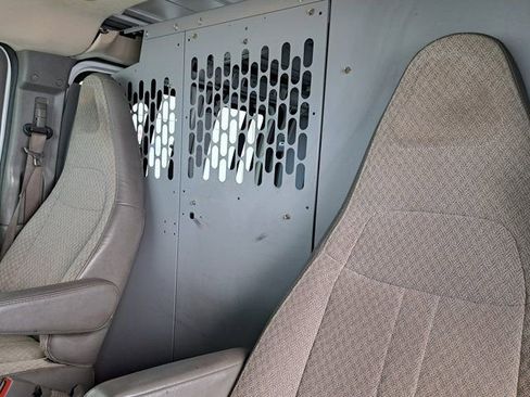 Used 2017 Chevrolet Express 2500 RWD image 22