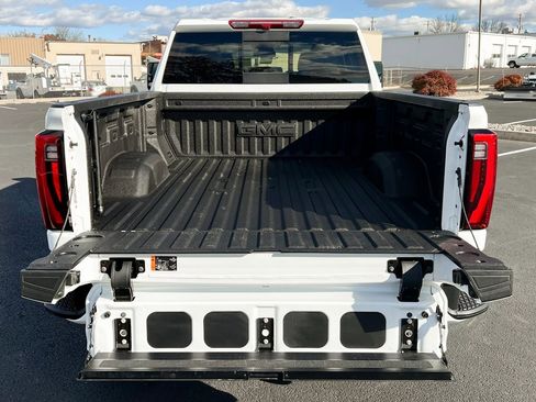 Used 2025 GMC Sierra 2500 Denali image 11