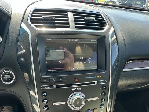 Used 2016 Ford Explorer Platinum image 18