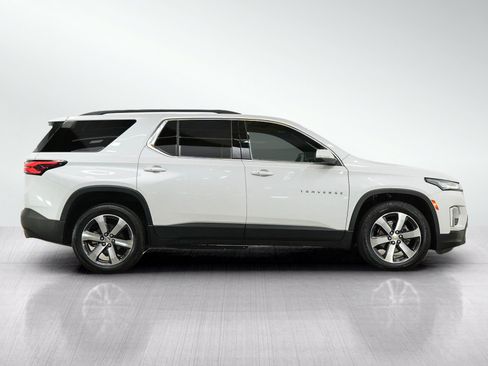 Used 2023 Chevrolet Traverse LT w/ LT Premium Package AWD/4WD image 6