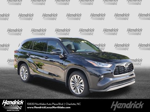 Used 2025 Toyota Highlander Platinum AWD/4WD image 1