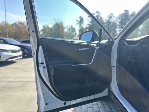 Used 2020 Toyota RAV4 XLE image 12