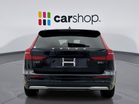 Used 2025 Volvo V60 B5 Cross Country Plus image 4