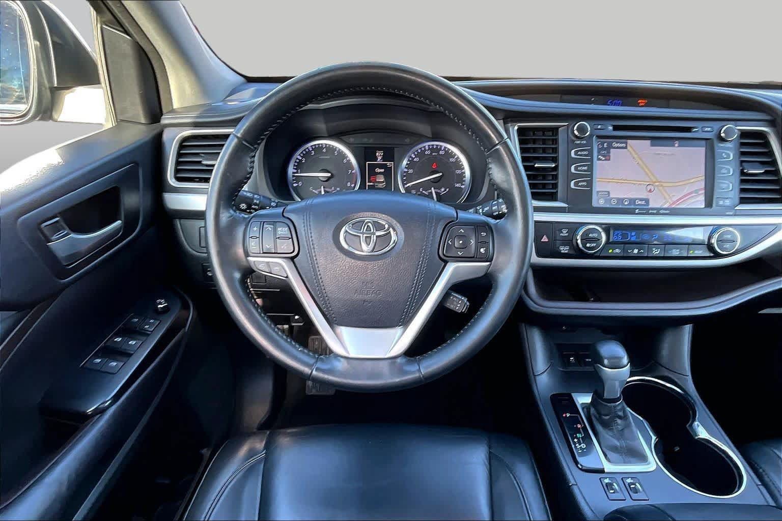 Used 2016 Toyota Highlander XLE FWD image 5