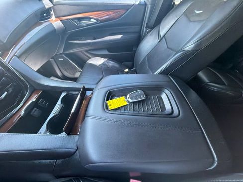 Used 2017 Cadillac Escalade ESV Premium Luxury RWD image 19