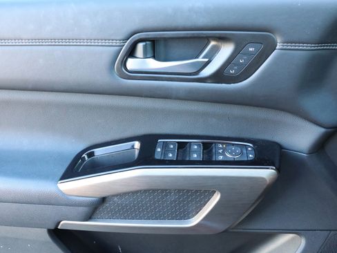 Used 2022 Nissan Pathfinder Platinum image 12