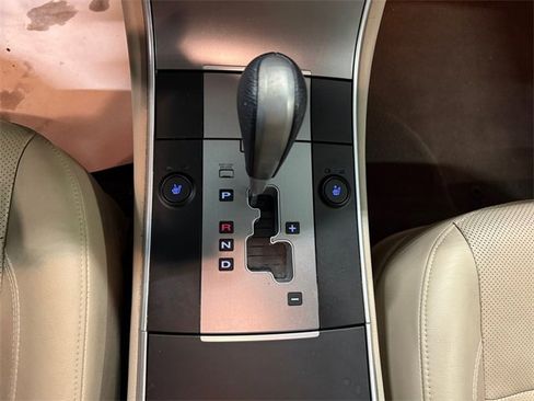 Used 2012 Hyundai Veracruz Limited w/ Entertainment Pkg image 11