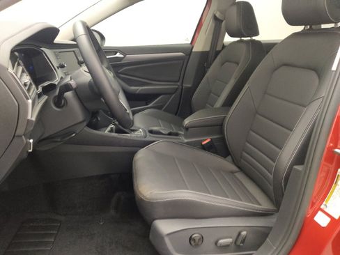 Used 2024 Volkswagen Jetta SE w/ Panoramic Sunroof Package FWD image 17