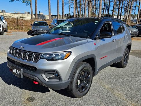 Used 2024 Jeep Compass Trailhawk image 3