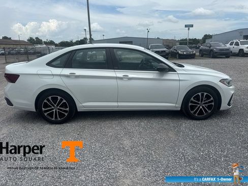Used 2025 Volkswagen Jetta Sport FWD image 6