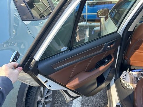 Used 2018 Subaru Outback 3.6R Touring w/ Popular Package #3 image 8