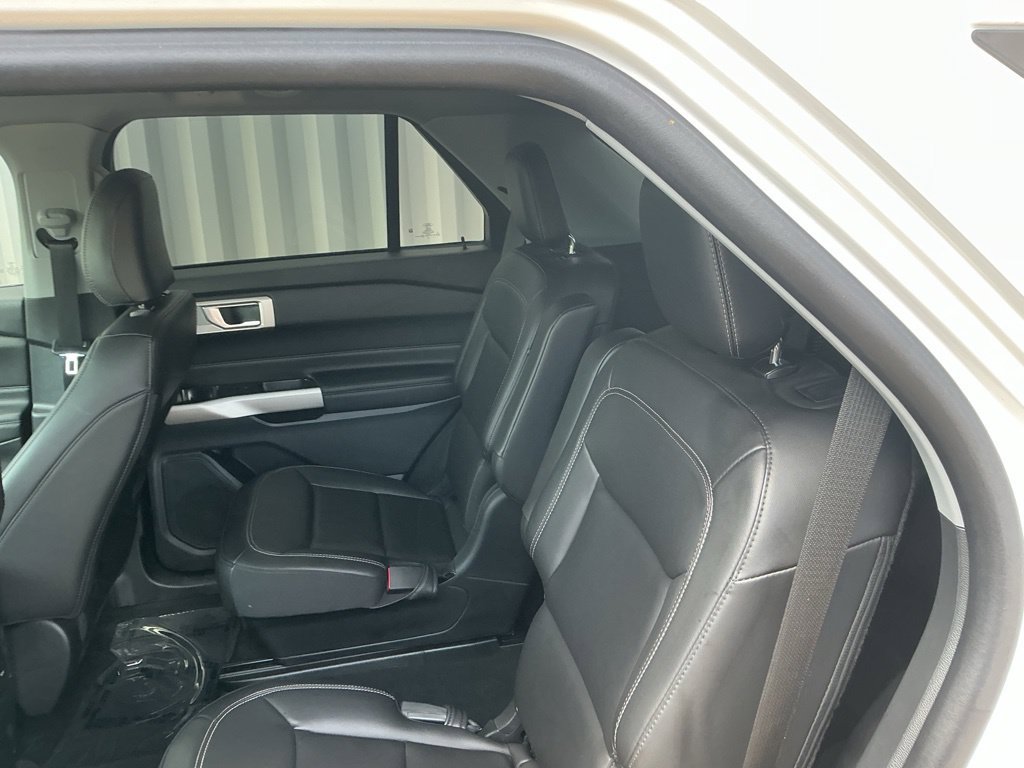 Used 2024 Ford Explorer XLT w/ Equipment Group 202A AWD/4WD image 17