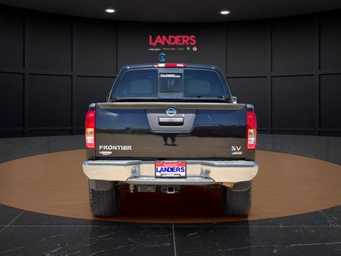 Used 2018 Nissan Frontier SV RWD image 3