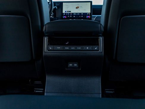 Used 2025 Lexus GX 550 w/ Accessory Package (2T) image 33