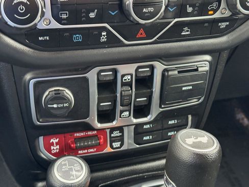 Used 2025 Jeep Wrangler Unlimited Rubicon 4xe w/ Convenience Group image 20