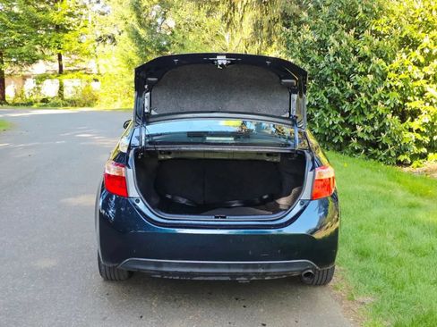 Used 2017 Toyota Corolla LE w/ Carpet Mat Package (TMS) FWD image 18