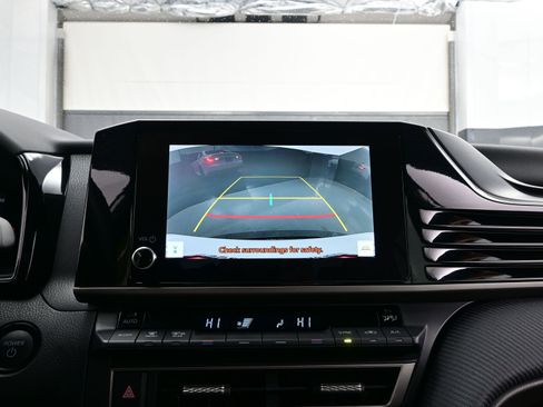 Used 2025 Toyota Camry SE image 18