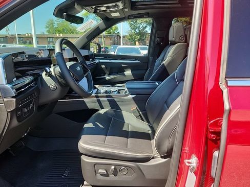Used 2025 Cadillac Escalade ESV Premium Luxury w/ Touring Package AWD/4WD image 13