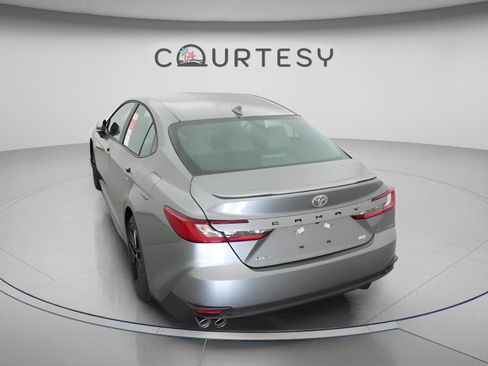 Used 2026 Toyota Camry SE FWD image 11