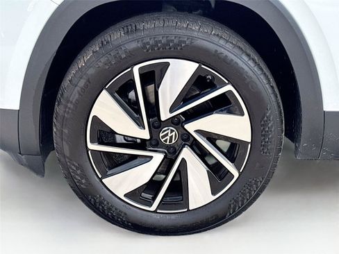 Used 2025 Volkswagen Atlas SE FWD image 35
