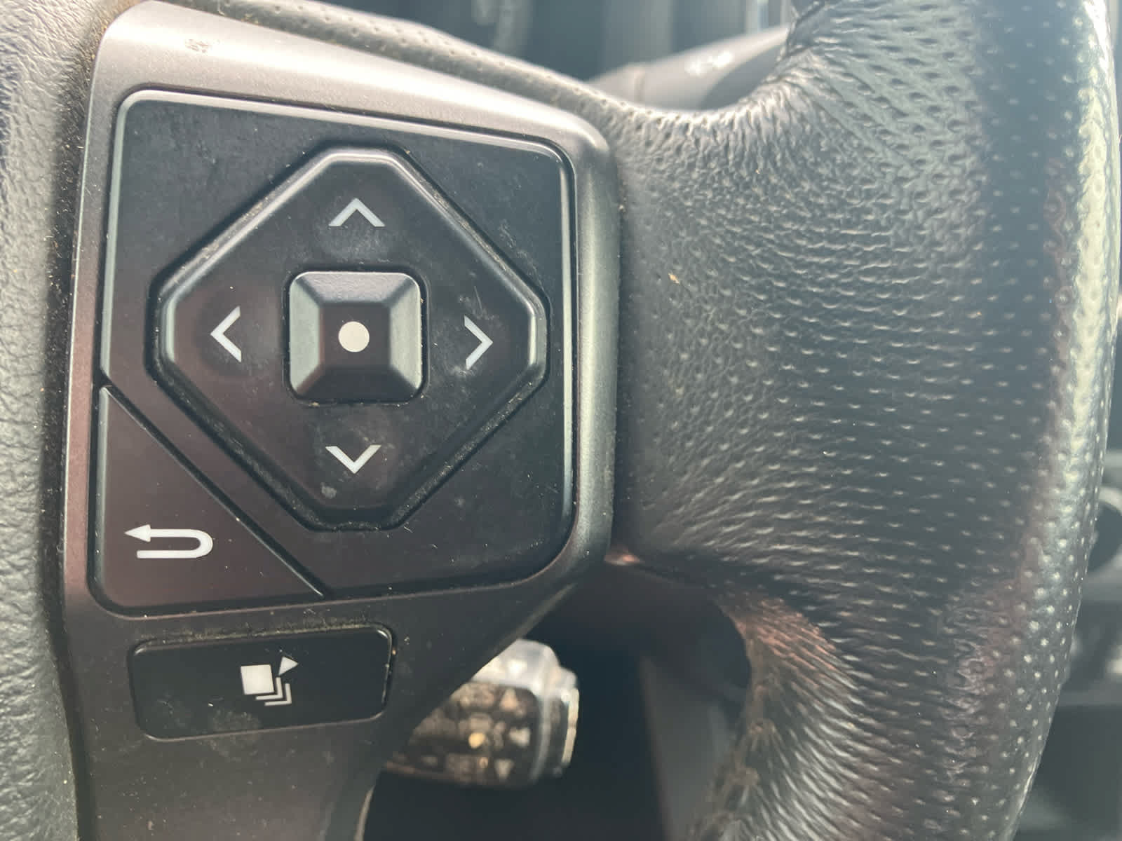 Used 2018 Toyota Tacoma TRD Off-Road AWD/4WD image 18