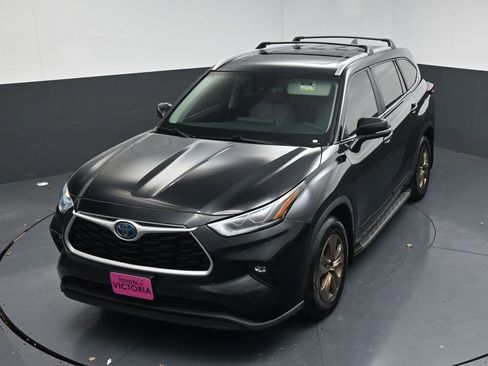 Used 2023 Toyota Highlander Bronze Edition image 17