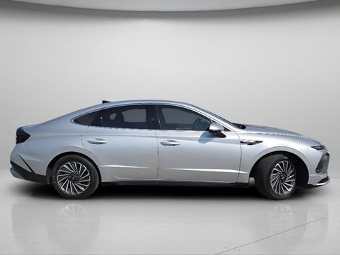 Used 2025 Hyundai Sonata Limited FWD image 26