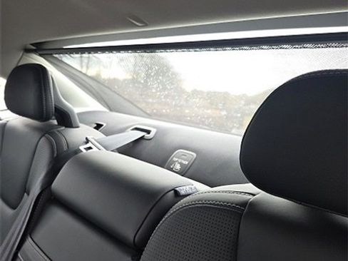 Used 2018 Volvo S90 T8 Inscription image 12