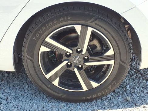 Used 2024 Nissan Sentra SV FWD image 16