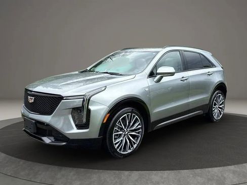Used 2024 Cadillac XT4 Sport image 2