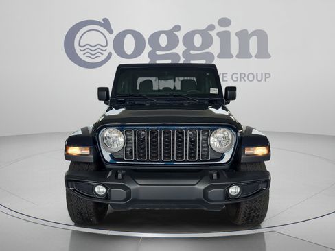Used 2025 Jeep Gladiator Sport AWD/4WD image 8
