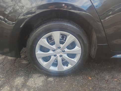 Certified 2021 Toyota Corolla LE image 11