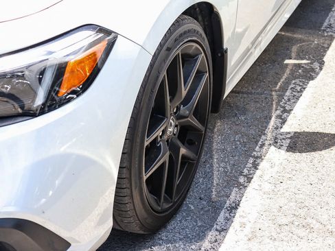 Used 2023 Honda Civic Sport image 4