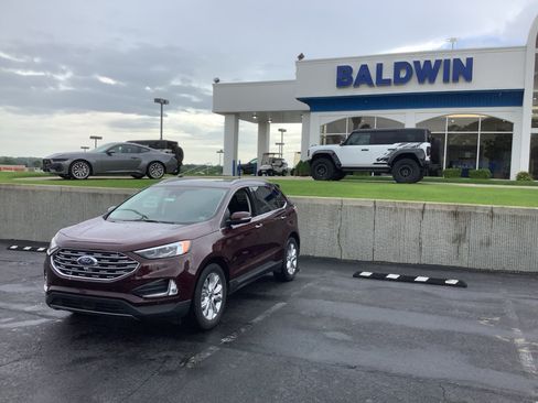 Used 2022 Ford Edge Titanium w/ Equipment Group 301A AWD/4WD image 3