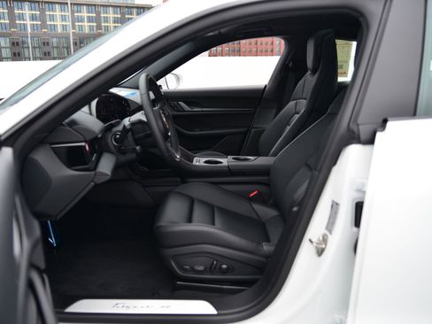 Used 2025 Porsche Taycan image 26