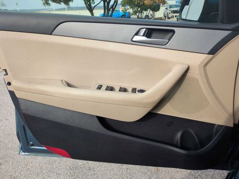 Used 2016 Hyundai Sonata SE image 18