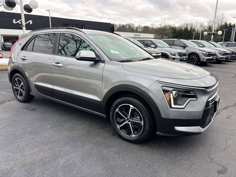 Used 2024 Kia Niro EX image 4