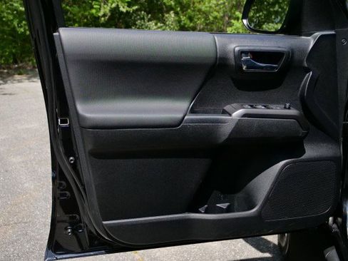 Used 2022 Toyota Tacoma TRD Sport image 21