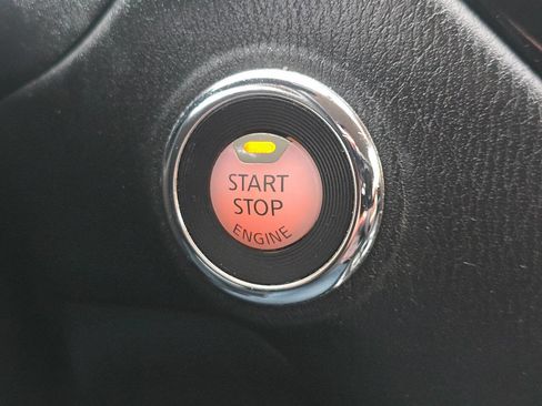 Used 2019 Nissan Pathfinder SV image 17