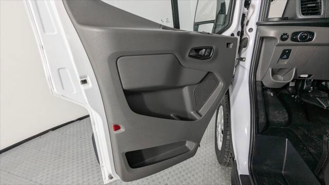 Used 2023 Ford E-Transit Medium Roof RWD image 13