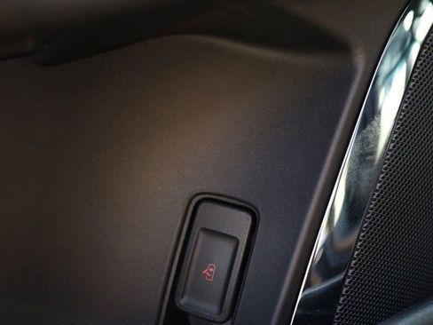 Used 2019 Lincoln Continental Select w/ Continental Climate Package image 16