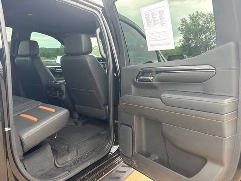Used 2024 GMC Sierra 1500 AT4 w/ Technology Package AWD/4WD image 17