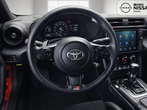 Used 2023 Toyota GR86 Premium image 9