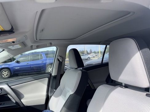 Used 2018 Toyota RAV4 XLE image 7