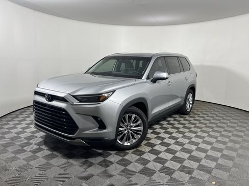 Used 2024 Toyota Grand Highlander AWD image 1