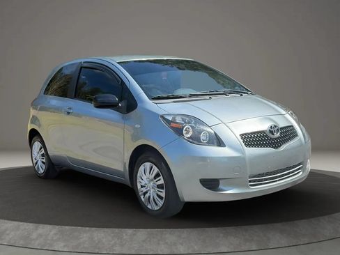 Used 2007 Toyota Yaris 2-Door Hatchback FWD image 3