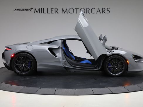 Used 2023 McLaren Artura image 19